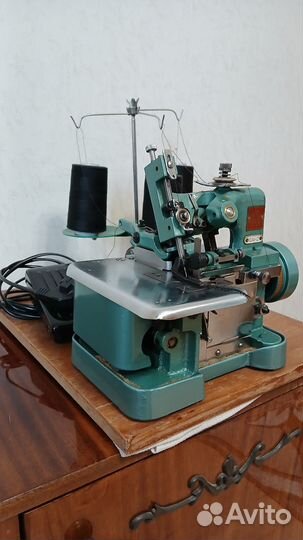 Продам оверлок бу