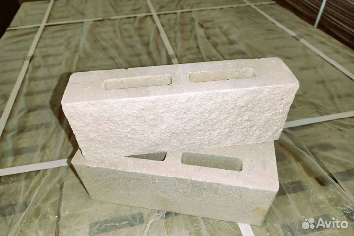 Кирпич для стройки: доставка по вашему адресу