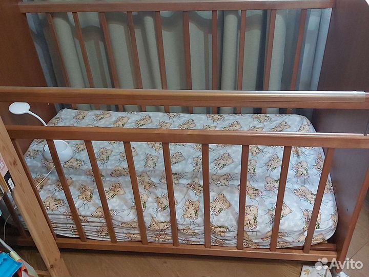 Детская кроватка с матрасом и бортиками