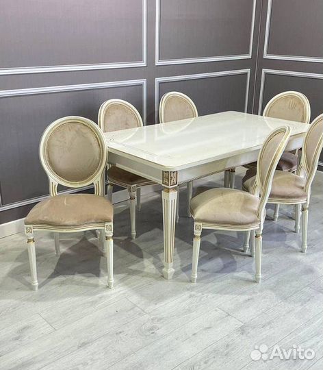 Кухонный стол и стулья новые