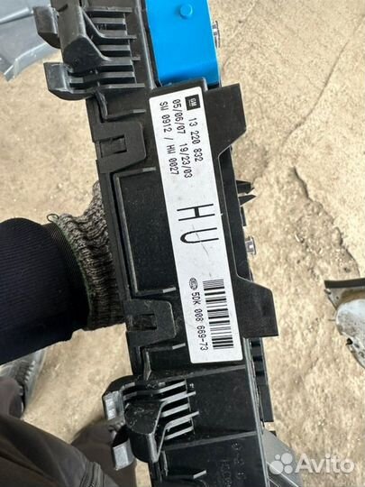 Блок предохранителей Opel Zafira B Z18XER