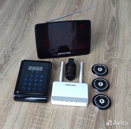 Кнопка вызова официанта, часы, табло, пуль, репите