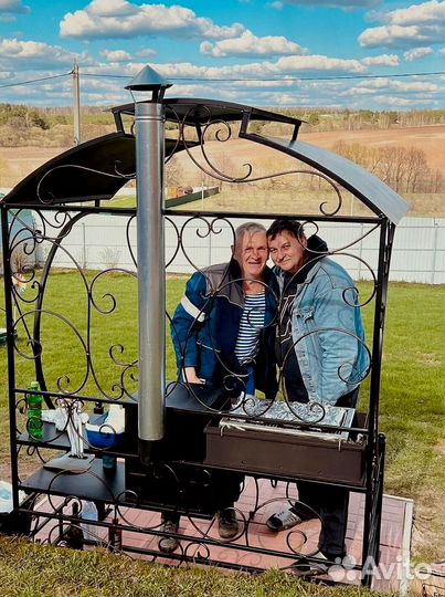 Кованый мангал с крышей и печью под казан