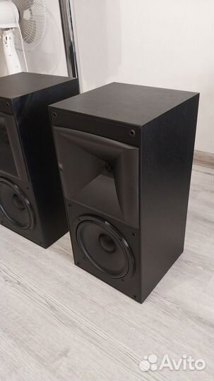 Акустические колонки jbl