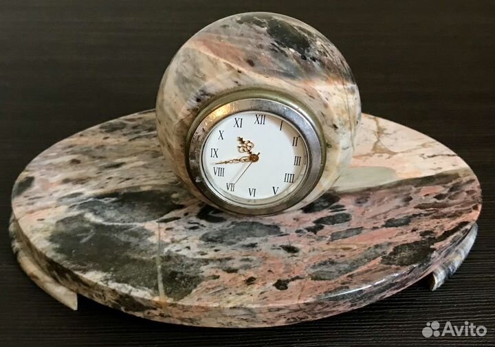 Часы настольные в камне