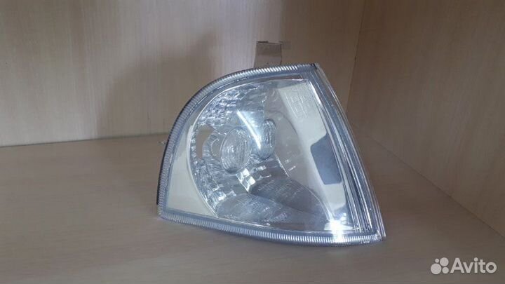 Указатель поворота передний правый Skoda Octavia