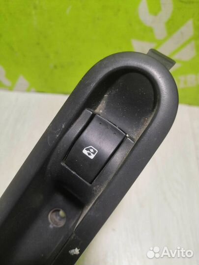 Кнопка стеклоподъемника Рено Сценик 2