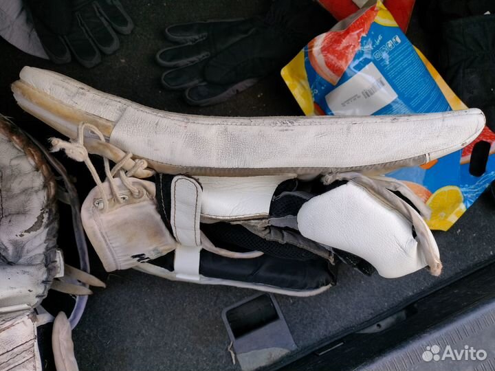 Вратарская хоккейная форма