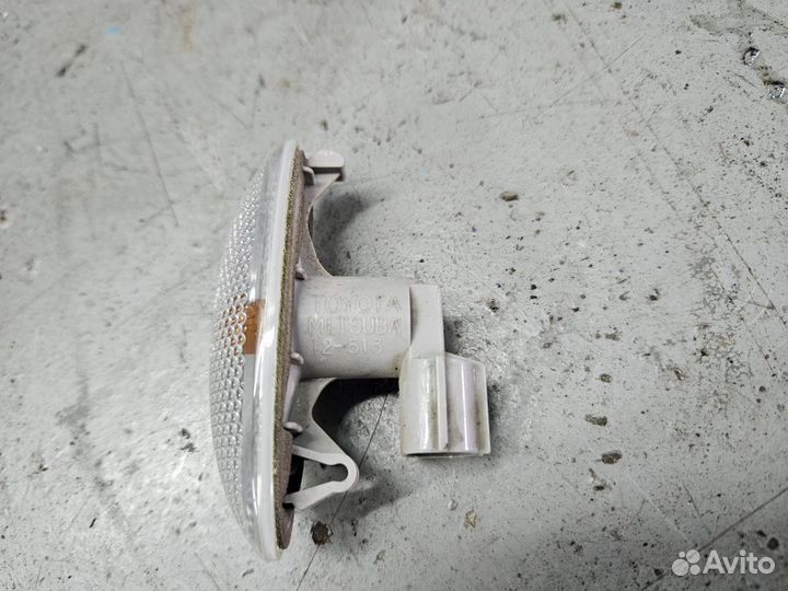 Повторитель поворотов в крыло Toyota Corolla E150