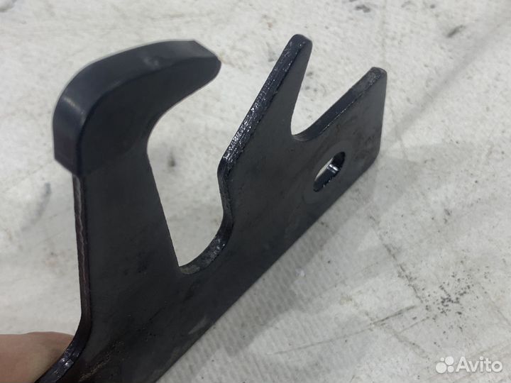 Крюк замка капота Audi A7 4G