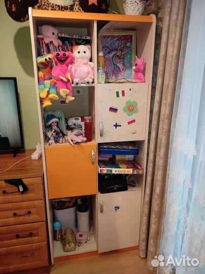 Детская кровать с матрасом, шкаф, комод, шкаф