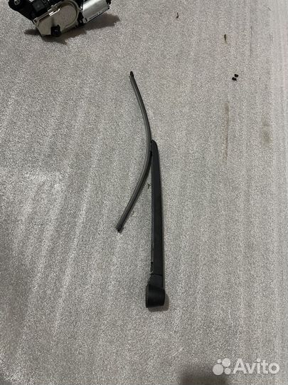 Поводок заднего дворника Ауди А6 С7 Авант