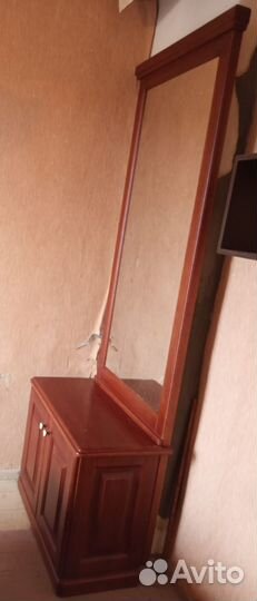 Тумба с зеркалом