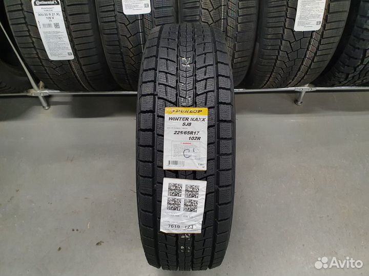 Dunlop Winter Maxx SJ8 225/65 R17