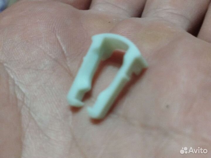 Клипса фиксатор топливной трубки 96434270