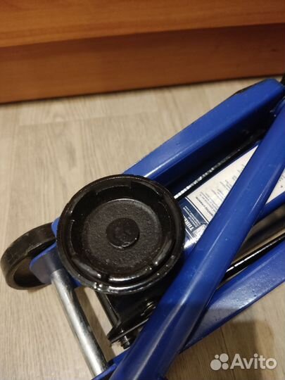 Домкрат подкатной 2 т новый