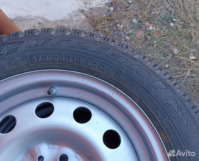 Продам комплект колес