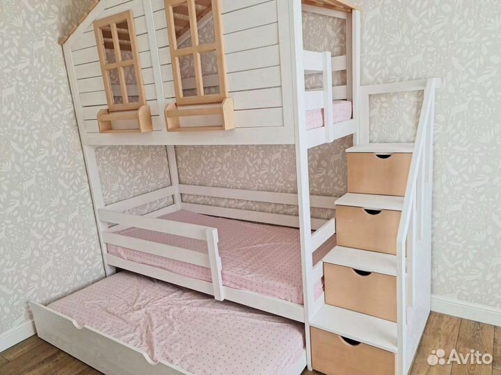 Детская двухъярусная кровать