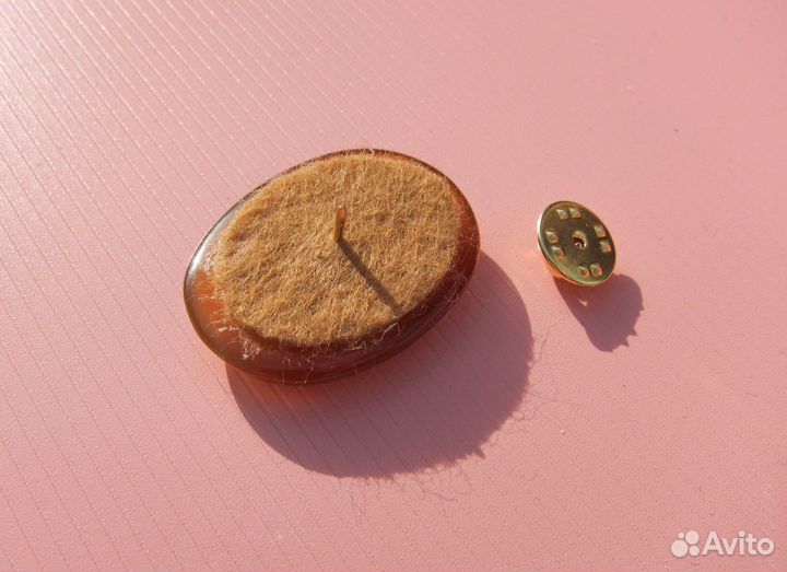 Брошь из натурального камня оникс