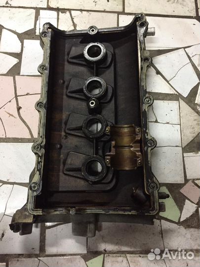 Клапанная крышка, левая Audi A8 D3 4.2