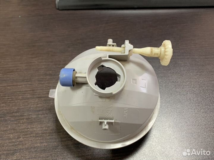 Левая противотуманная фара land cruiser 200