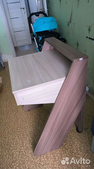 Компьютерный стол (для ноутбука)