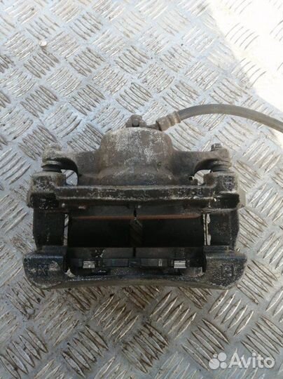 Суппорт передний правый Nissan Qashqai J11 2.0