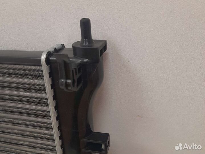 Радиатор охлаждения KIA Rio Solaris 17