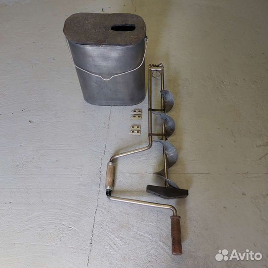 Ледобур титановый с рыбацкой банкой
