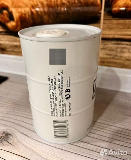 Жестяная банка из под водки