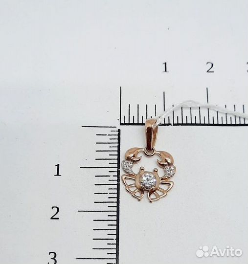 Золотая подвеска с камнем