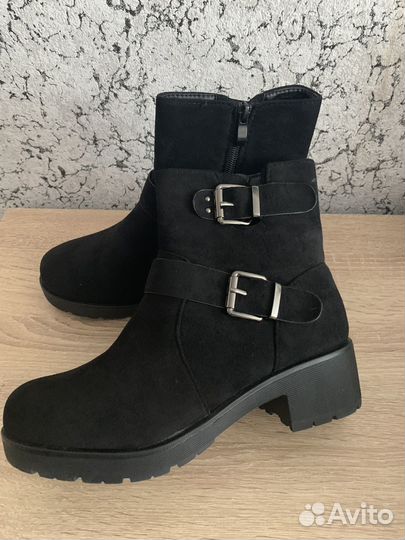 Женские ботинки