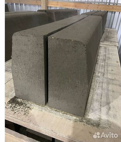 Тротуарный бордюр