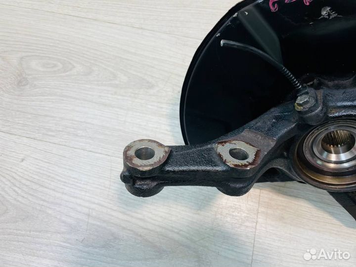 Кулак передний правый Honda Civic 4D 1.8