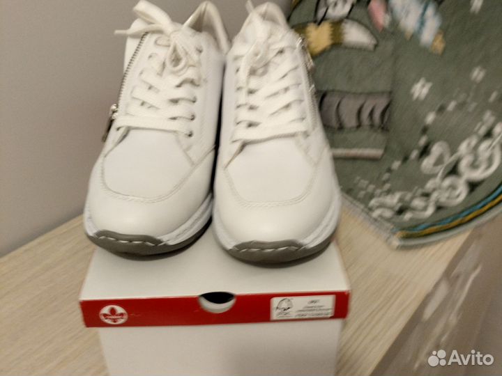 Кроссовки женские 42 р