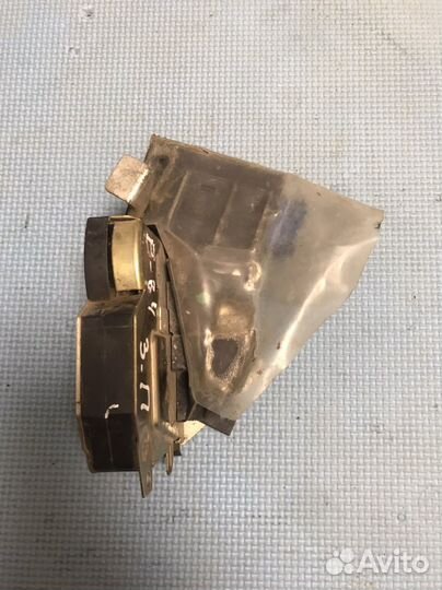 Замок двери задний правый bmw 5 e34