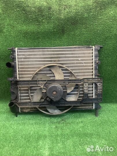 Радиатор охлаждения Рено Логан -1