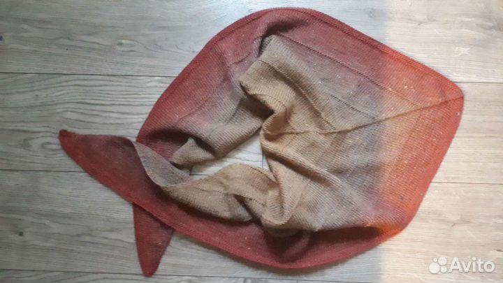 Бактус из итальянского мериноса ручной работы