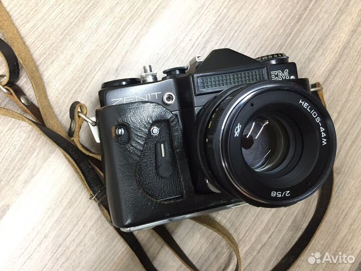 Плёночный фотоаппарат Zenit EM