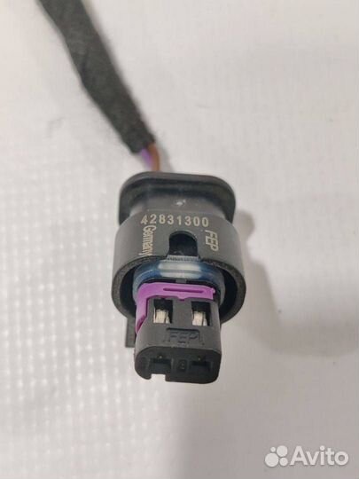 Разъем (фишка) проводки Tesla Model Y 2021