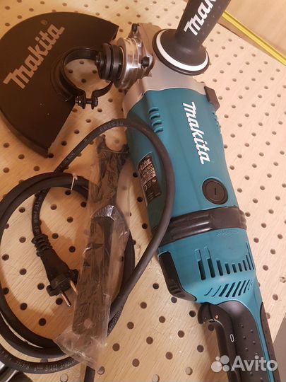 Шлифмашина болгарка Маkitа GA9030SFK кейс