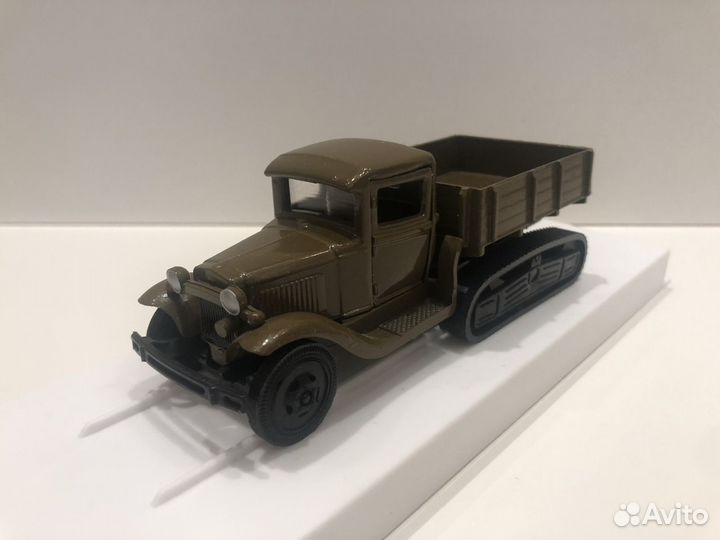 Полугусеничный военный грузовик (вездеход) зис