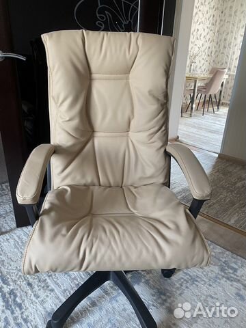 Офисное кожаное кресло