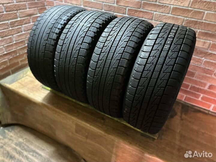Roadstone Winguard 215/55 R17 94Q
