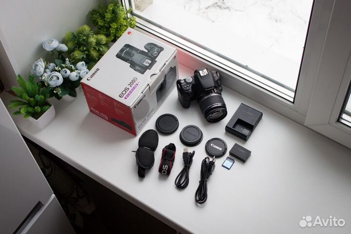Canon 200D Kit + Комплект