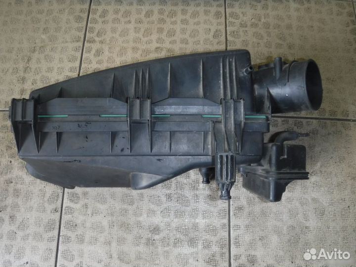 Корпус воздушного фильтра Ford Mondeo 3 2.0 tdci