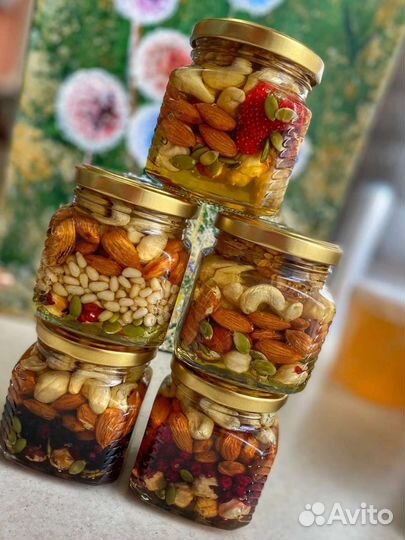 Орехи,натуральный мед и ягоды