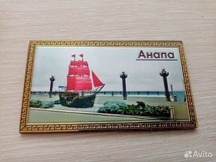 Магниты на холодильник сувенирные