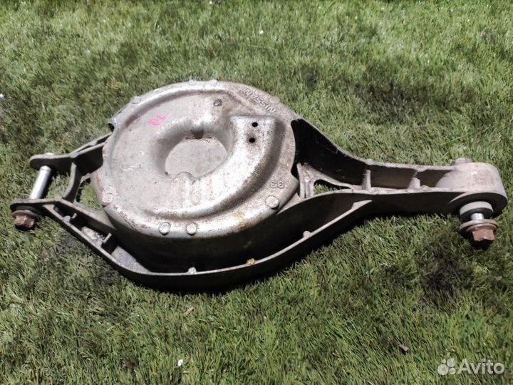 Рычаг подвески нижний задний левый Nissan Stagea