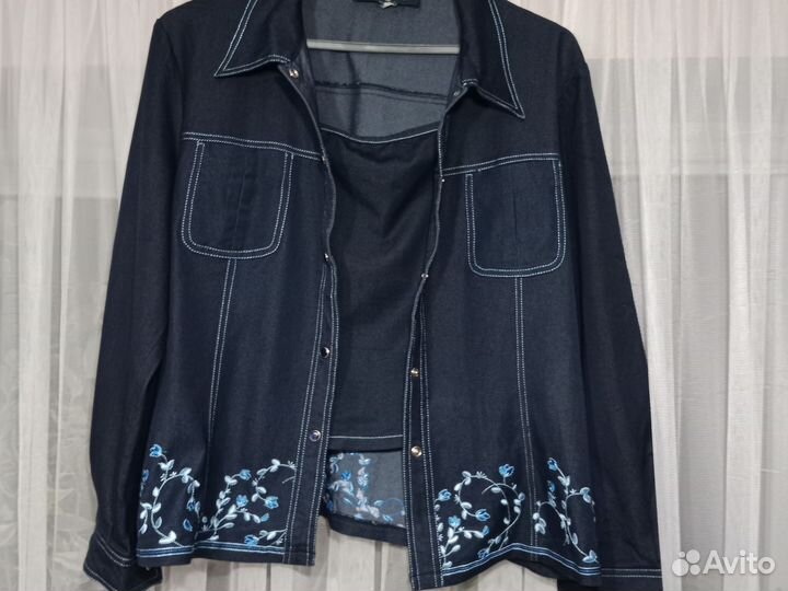 Костюм женский с вышивкой